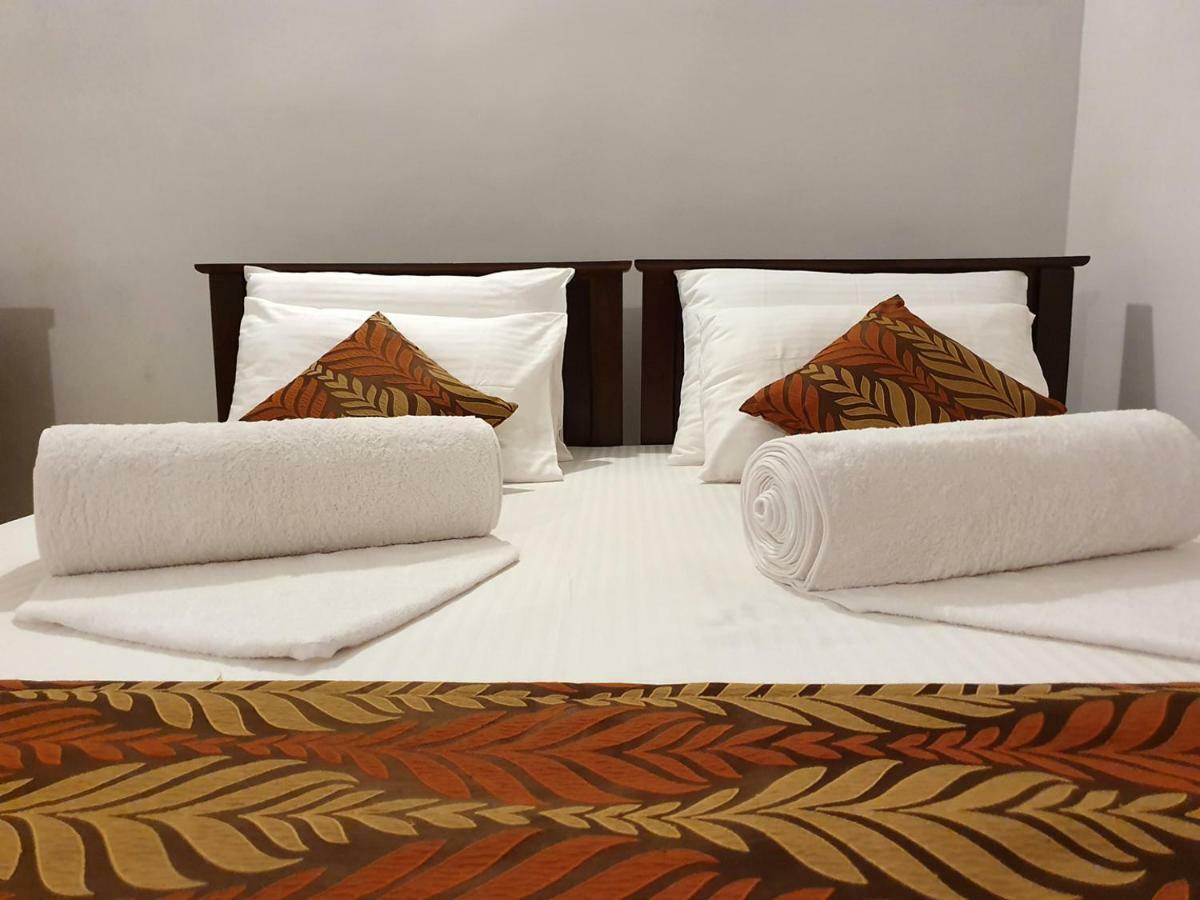 אנוראדפורה A And D Holiday Inn מראה חיצוני תמונה