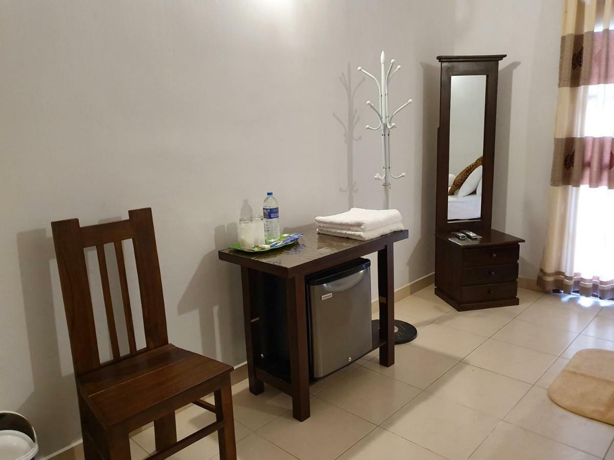 אנוראדפורה A And D Holiday Inn מראה חיצוני תמונה