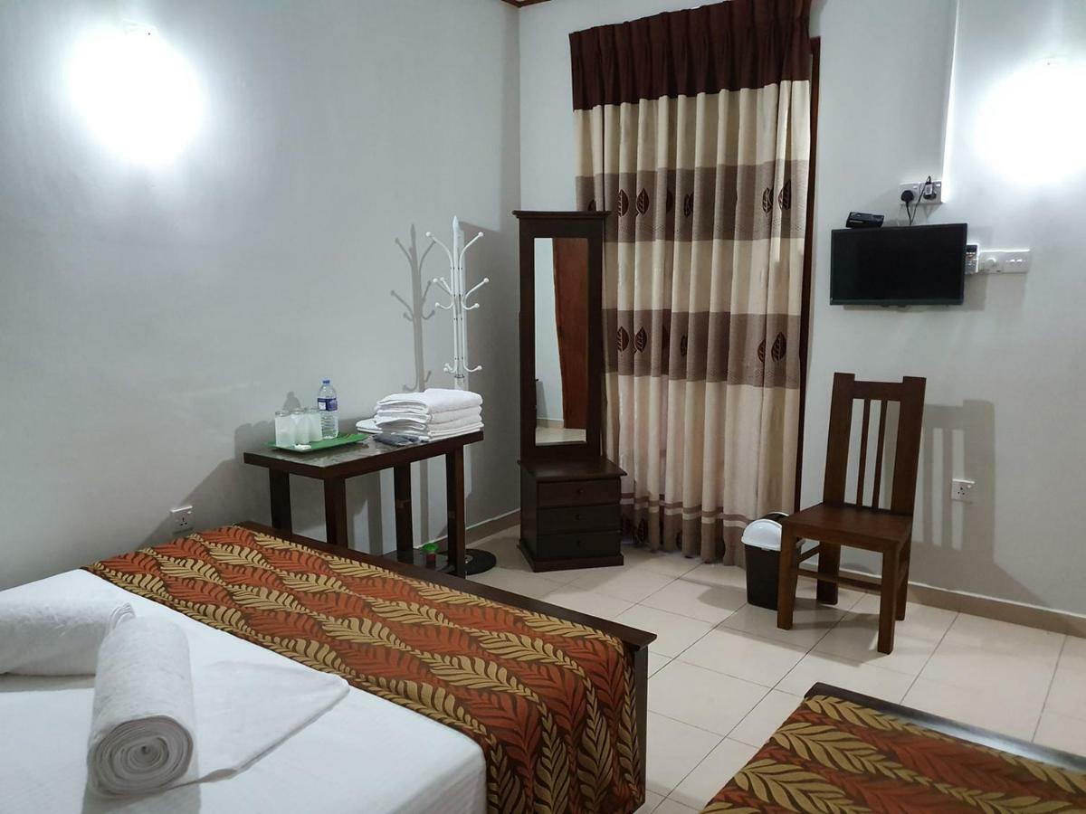 אנוראדפורה A And D Holiday Inn מראה חיצוני תמונה